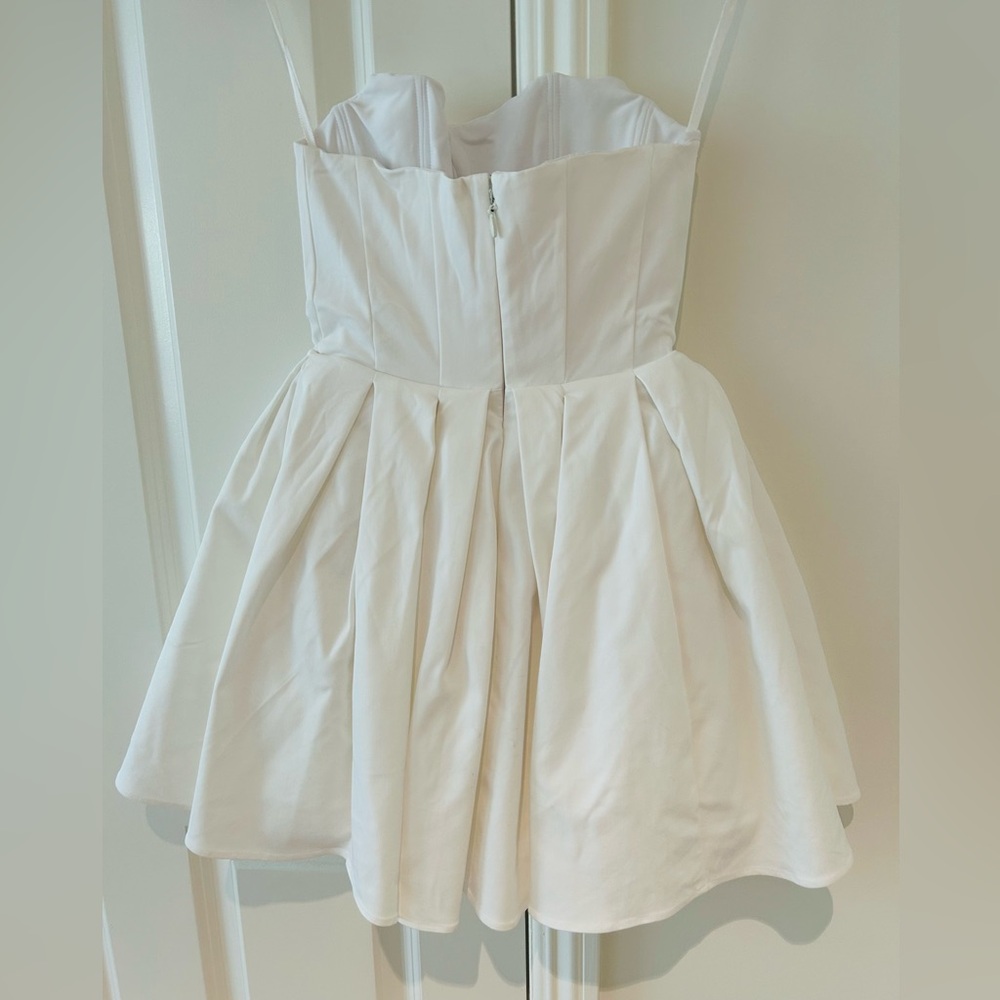 House of CB EMMANUELA
White Strapless Pleated Mini Dress size M Cup A-C NWOT - Picture 4 of 4